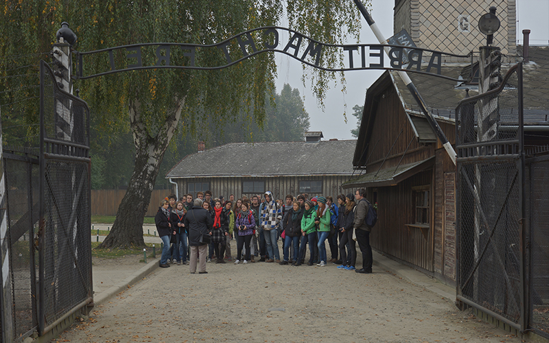 Al tavolo con i giovani per ricordare la Shoah