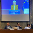 Esperti e studenti commentano live von der Leyen