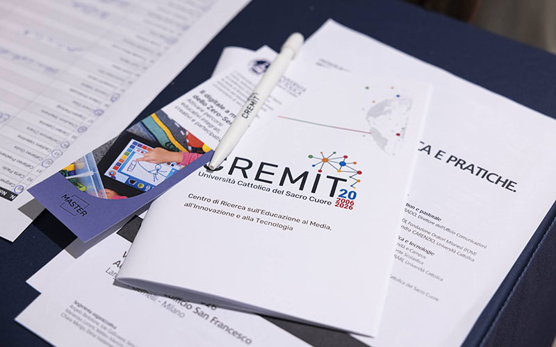 Abitare i media, vent’anni di ricerca per educare alle relazioni