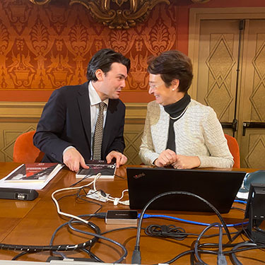 Dalla pagina orizzontale alla verticalità della scena