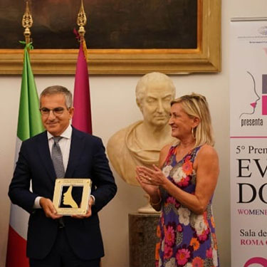 Il Premio internazionale Evento Donna al professor Roberto Persiani