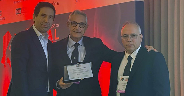 Placa a Massimiliano Visocchi da Federação Mundial de Sociedades Neurocirúrgicas