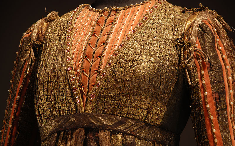 I linguaggi del teatro e della moda si intrecciano