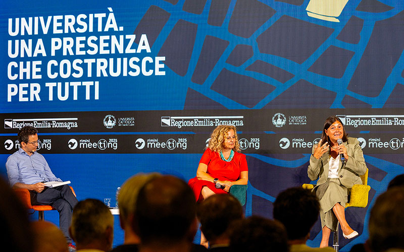 Il Rettore Beccalli al Meeting di Rimini: «L’università non diventi una fabbrica anonima di laureati»