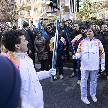 L&rsquo;alleanza tra generazioni attraverso la Fiamma Olimpica