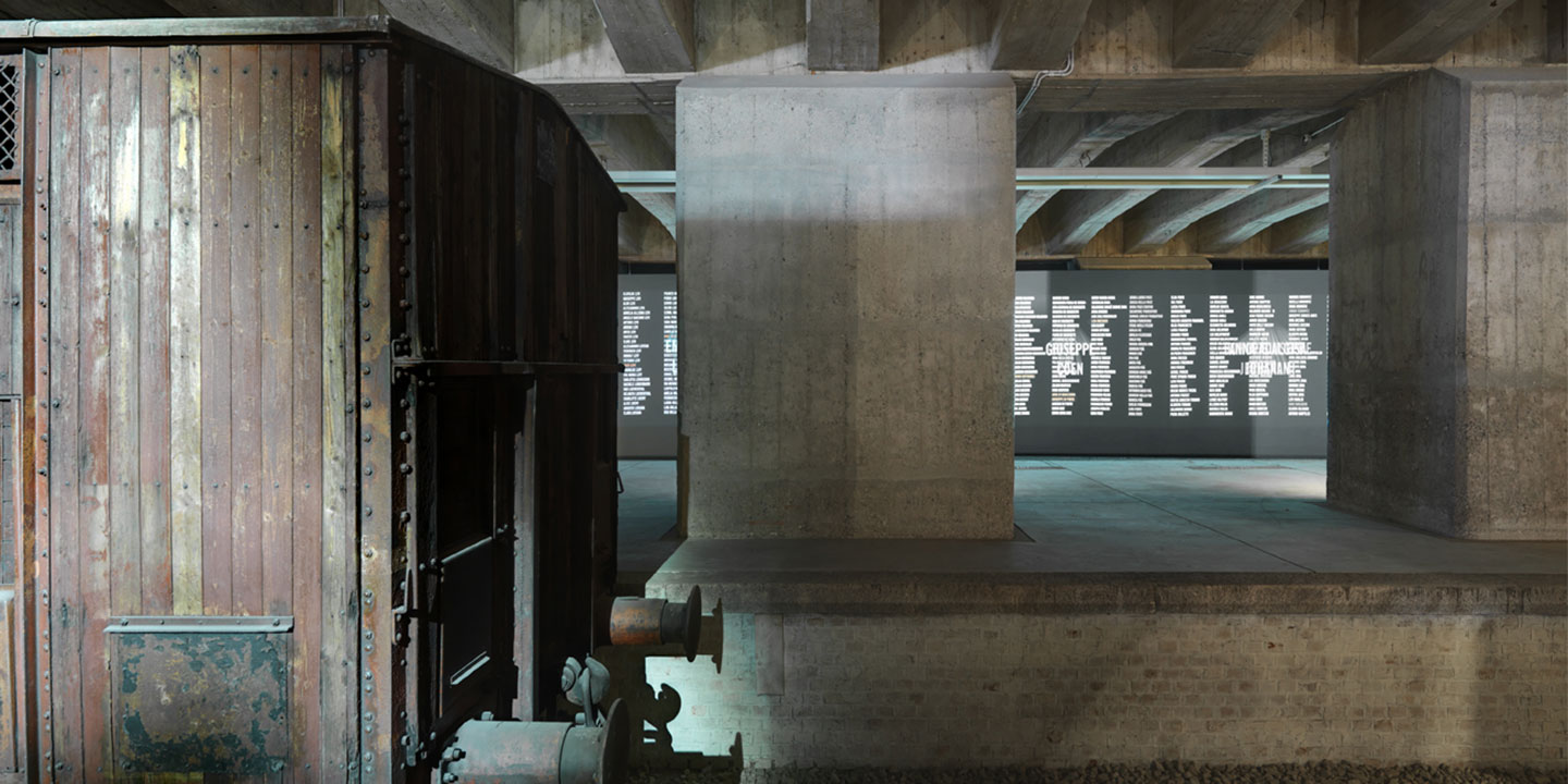 The wall of names from the unknown destination loading platform. Foto di Andrea Martiradonna