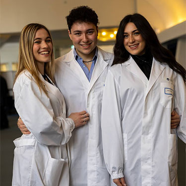 Con il camice bianco, un &ldquo;ponte&rdquo; di umanesimo e professionalit&agrave;