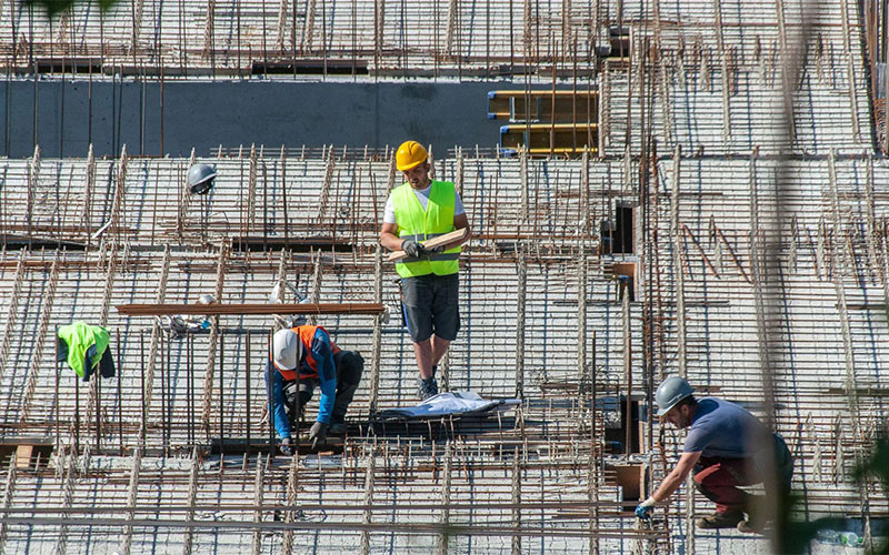 Lavoratori stranieri, i contribuenti di oggi e di domani