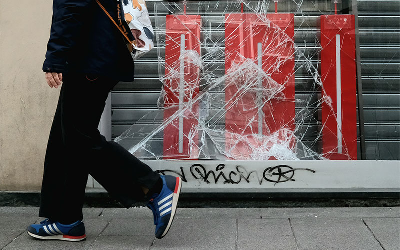 Giovani e minori nei disordini di Milano: capire non vuol dire assolvere