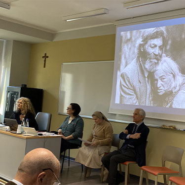 Saperi e servizi in rete per aiutare gli invisibili