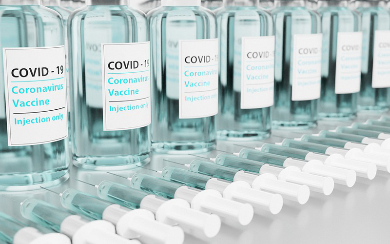 Vaccini anti-Covid: impaurita più di una persona su tre