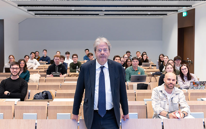 Con un corso alla Facolt&agrave; di Economia, Paolo Gentiloni porta l&rsquo;Europa in Cattolica